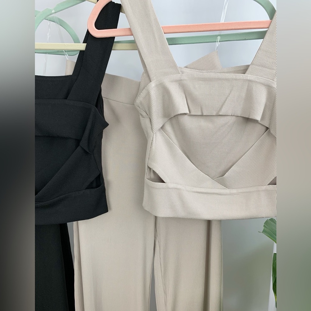 NWT cutout stretchy ribbed tank top